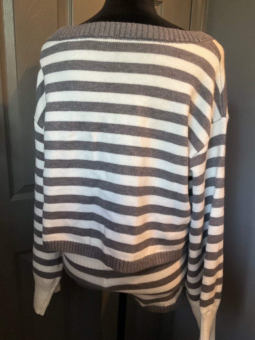 Edikted S/M gray and white striped top and shorts - Picture 3 of 6